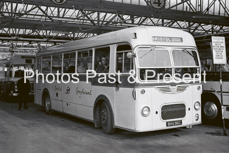 bw047x-bristol-greyhound-bus-cheltenham-station