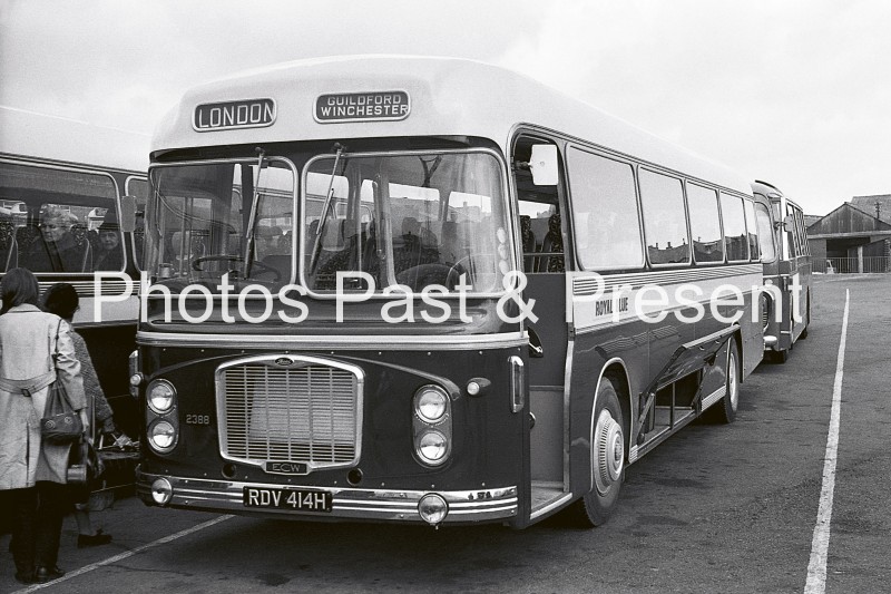 bw051x-royal-blue-london-winchester-bus