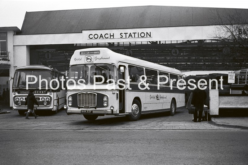 bw060x_bristol-greyhound-cheltenham-station