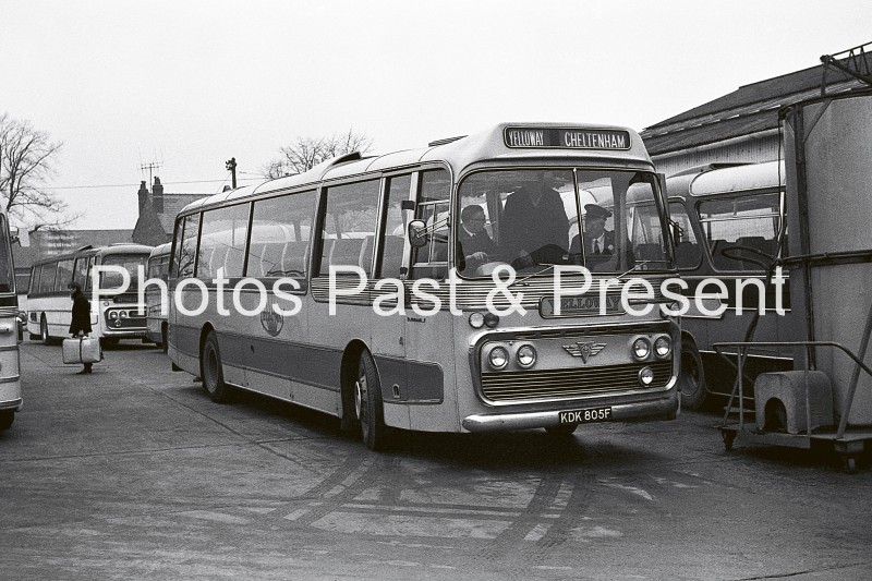 bw076x-rochdale-yelloway-coach-cheltenham-station
