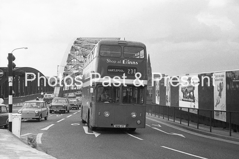 bw126x-shop-at-binns-hartlepool-bus-1970s