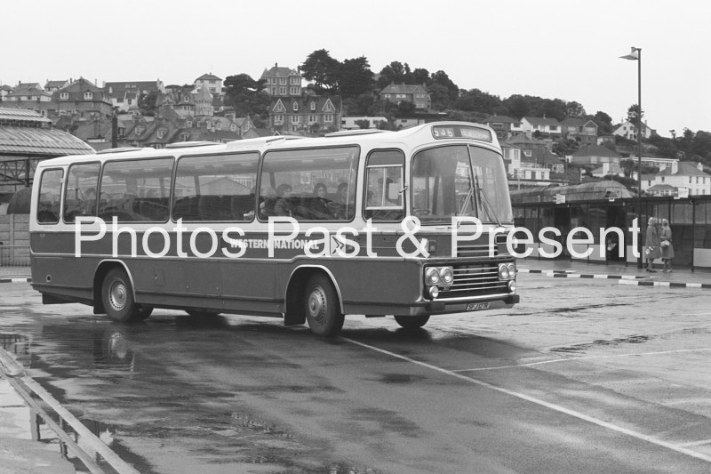 bw131x-penzance-bus-station-western-national-coach