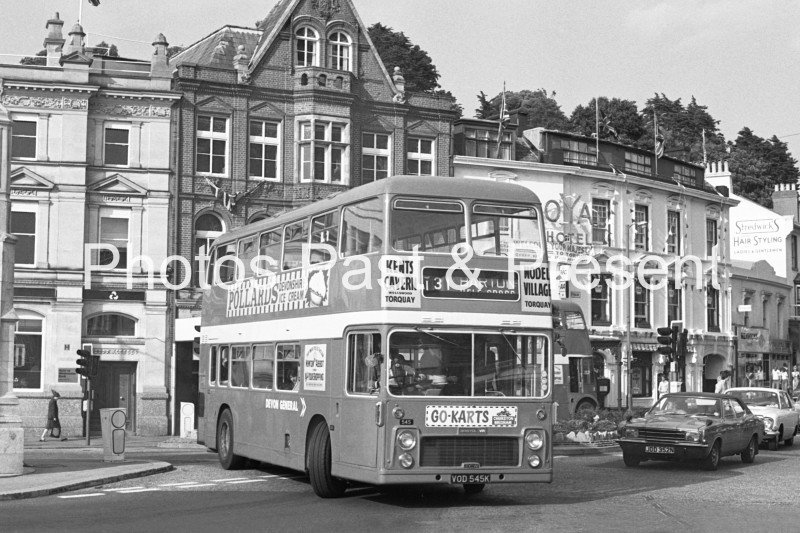 bw136x-ford-cortina-mkii-torquay-bus