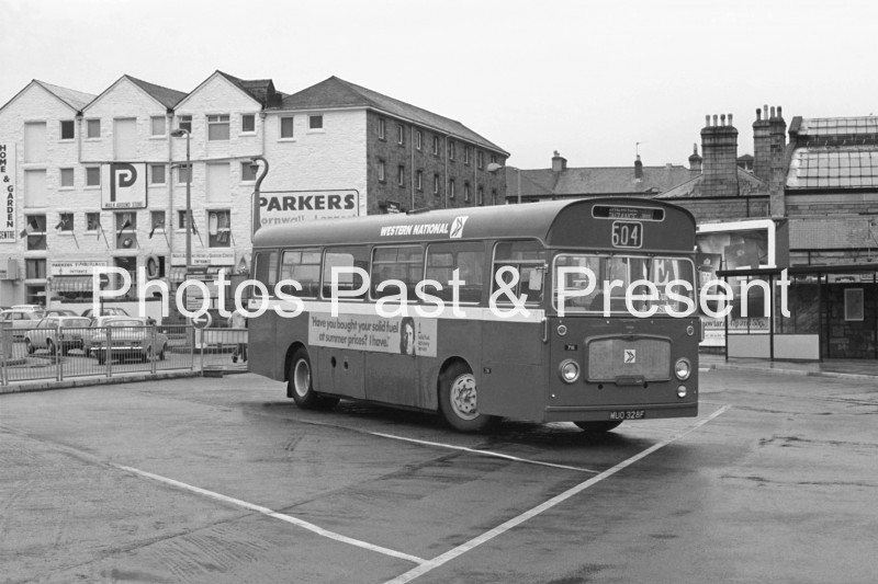 Western National Bus MUO328F at Penzance Station