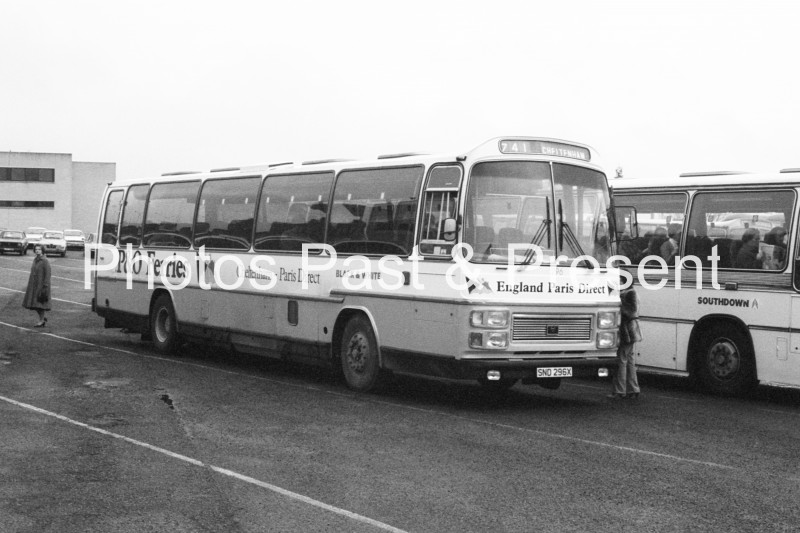 1981 P&O Ferries Paris Coach SND296X