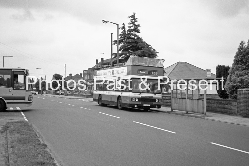 Poole Wilts & Dorset Tour Bus at Shelter