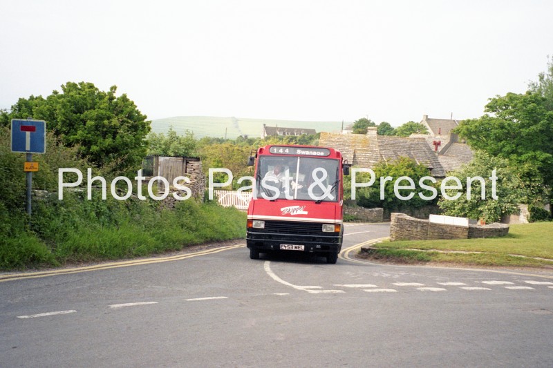 Wilts & Dorset Skipper Bus E453MEL to Swanage