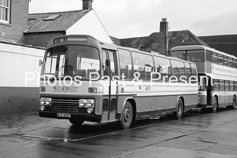Wilts & Dorset Leyland Coach BJT323T at Salisbury