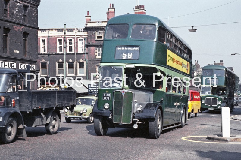 Leeds AEC Regent Bus XUM871 in 1964