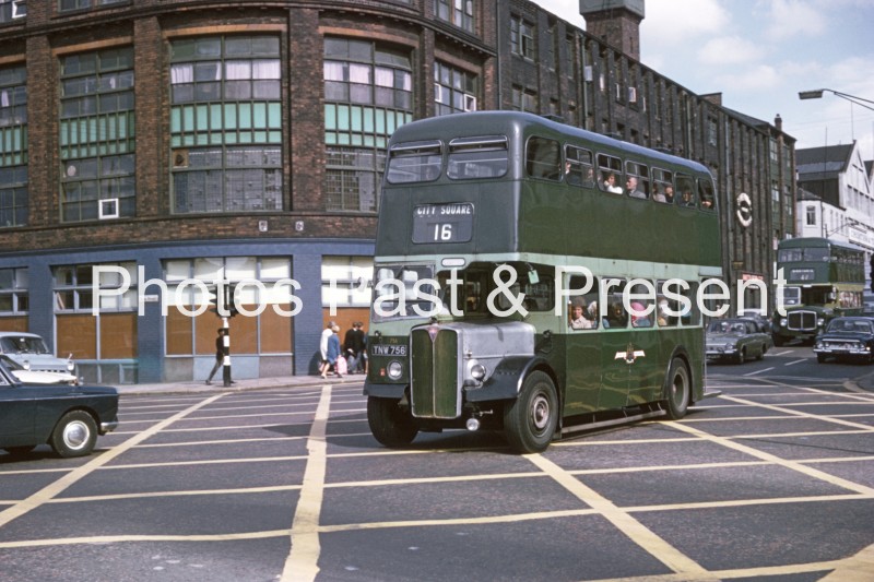 Leeds City Square Bus TNW756 in 1969