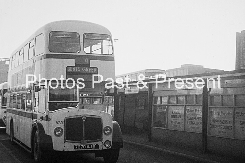 Sheffield Station AEC Regent Bus 7870WJ