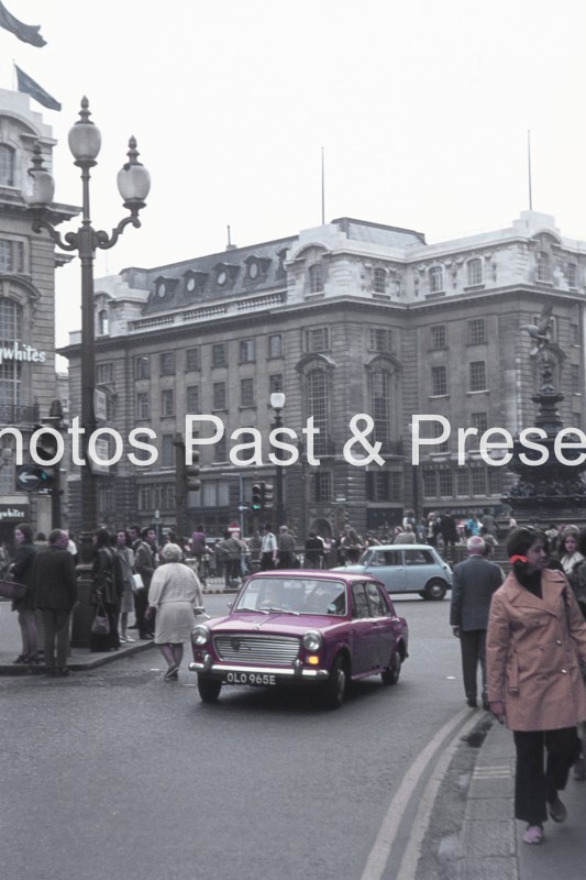 Austin 1100 in London city center 1970